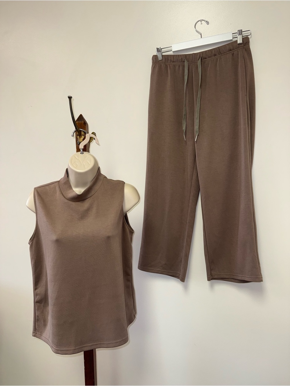 Sampeel (Medium) Brown 2 Piece Set - Sleeveless High Neck Top & Cropped Pants - Picture 1 of 8